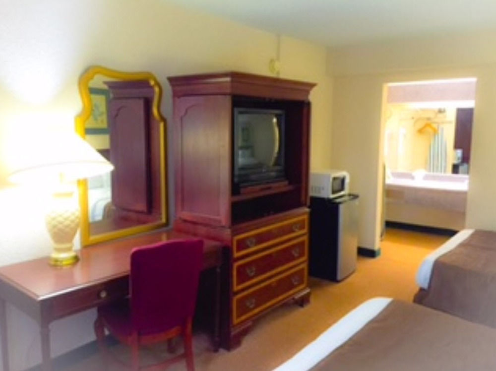 Hotel The And Banquets