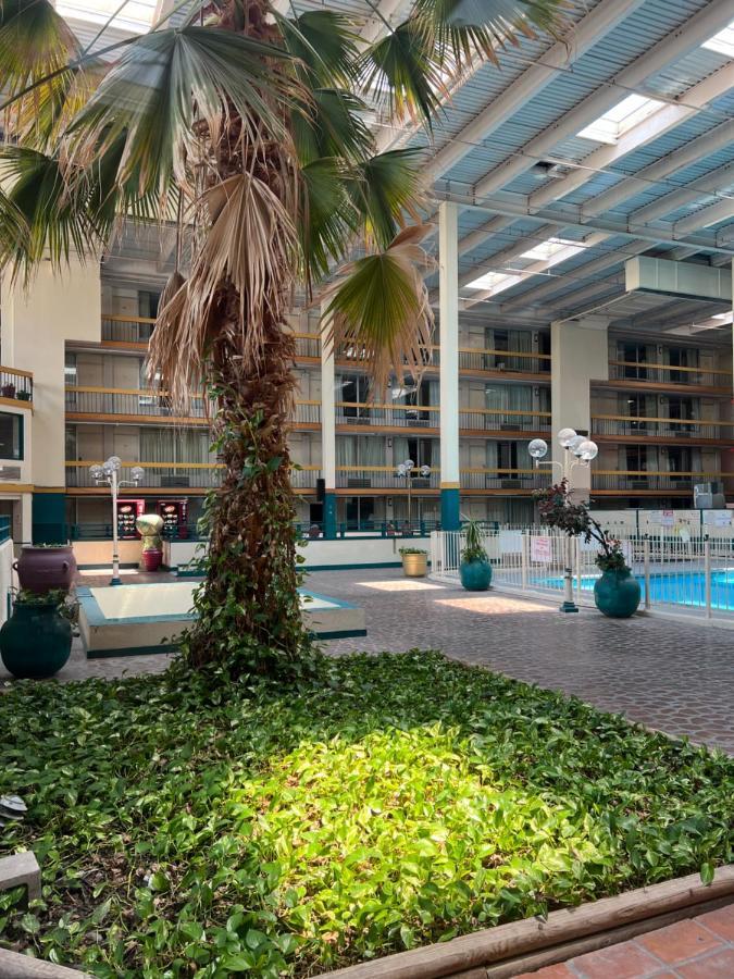 Hotel The And Banquets